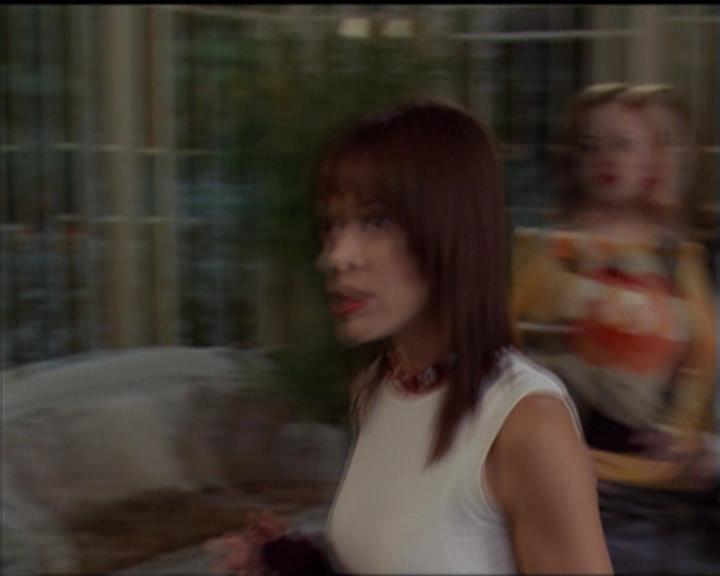 Charmed-Online-dot-net_5x06TheEyesHaveIt2169.jpg