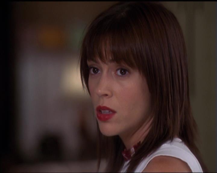 Charmed-Online-dot-net_5x06TheEyesHaveIt2209.jpg
