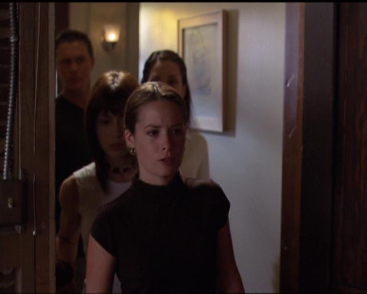 Charmed-Online-dot-net_5x06TheEyesHaveIt2215.jpg