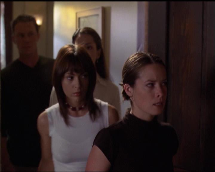 Charmed-Online-dot-net_5x06TheEyesHaveIt2217.jpg