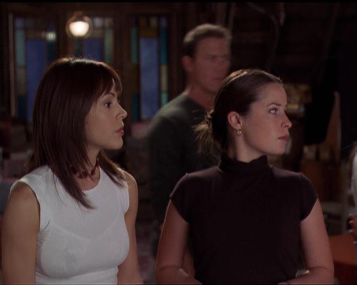 Charmed-Online-dot-net_5x06TheEyesHaveIt2232.jpg