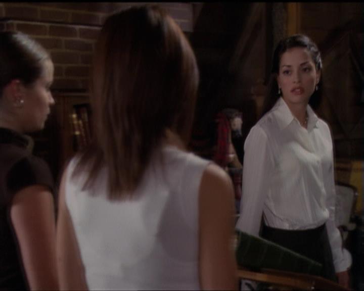 Charmed-Online-dot-net_5x06TheEyesHaveIt2234.jpg