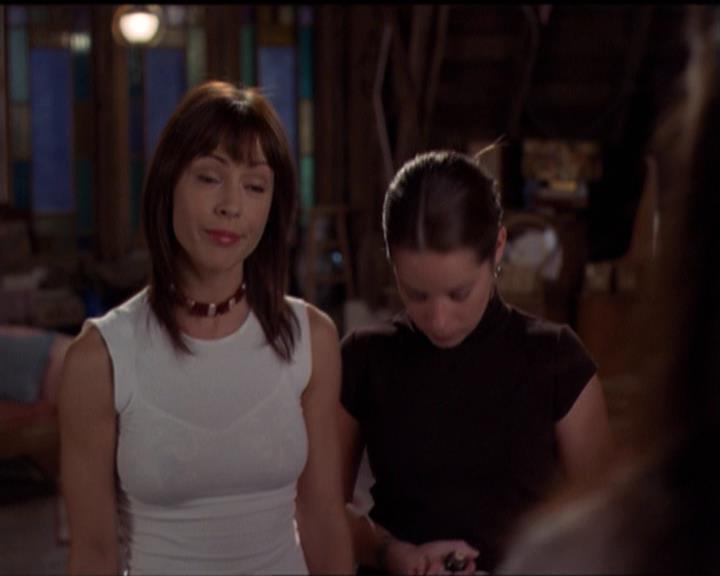 Charmed-Online-dot-net_5x06TheEyesHaveIt2237.jpg