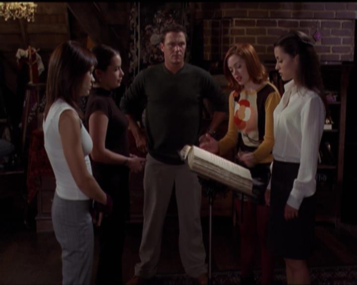 Charmed-Online-dot-net_5x06TheEyesHaveIt2244.jpg