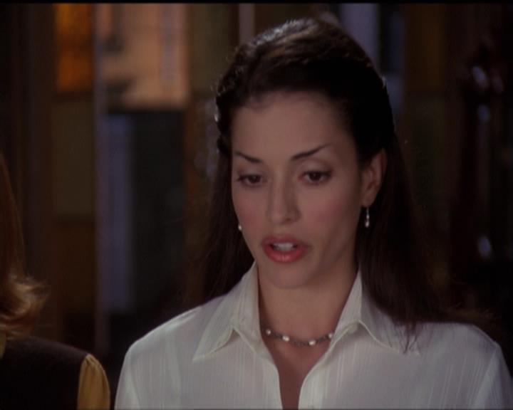 Charmed-Online-dot-net_5x06TheEyesHaveIt2256.jpg