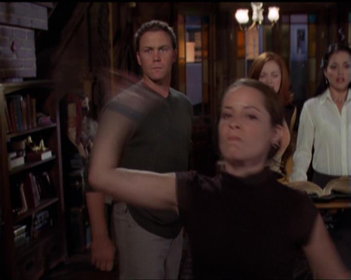 Charmed-Online-dot-net_5x06TheEyesHaveIt2269.jpg