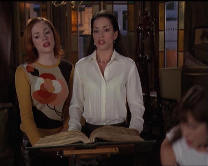 Charmed-Online-dot-net_5x06TheEyesHaveIt2305.jpg