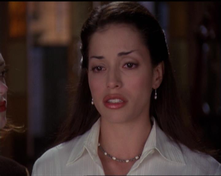 Charmed-Online-dot-net_5x06TheEyesHaveIt2320.jpg