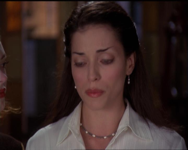 Charmed-Online-dot-net_5x06TheEyesHaveIt2323.jpg