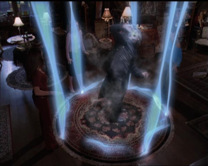 Charmed-Online-dot-net_5x07SympathyForTheDemon1470.jpg