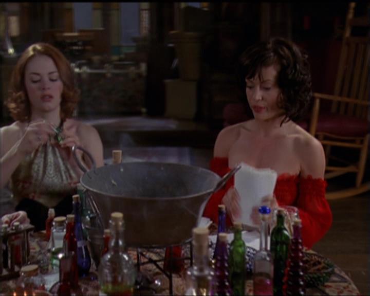 Charmed-Online-dot-net_5x08AWitchInTime1899.jpg