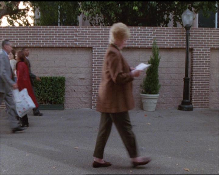 Charmed-Online-dot-net_5x08AWitchInTime2110.jpg