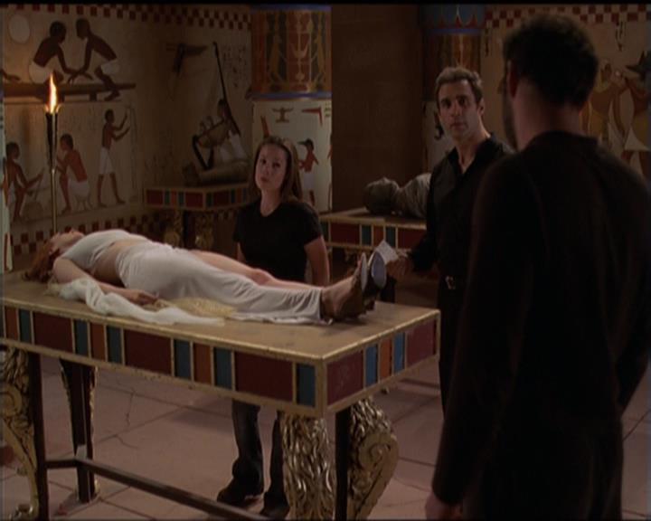 Charmed-Online-dot-510YTuMummyTambien2194.jpg Charmed-Online-dot-510YTuMummyTambien2194.jpg