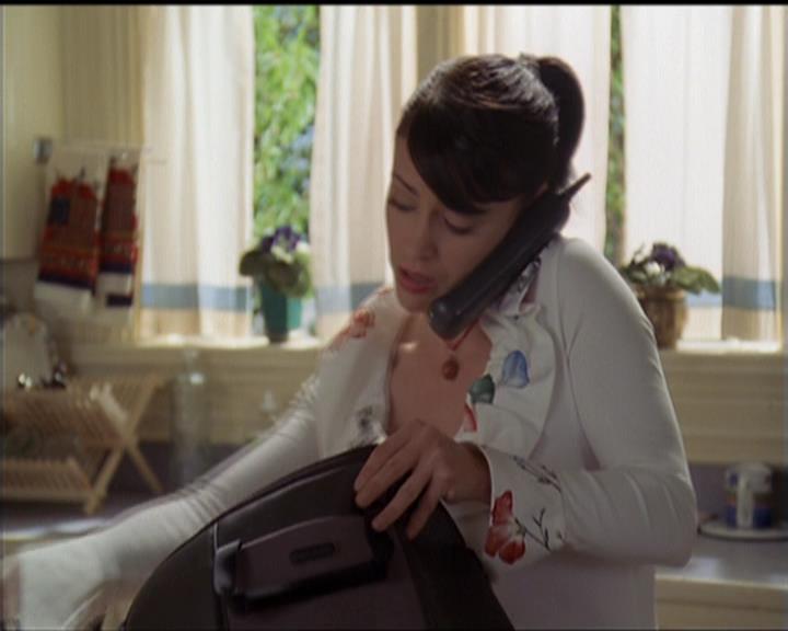 Charmed-Online-dot-511TheImportanceOfBeingPhoebe0025.jpg
