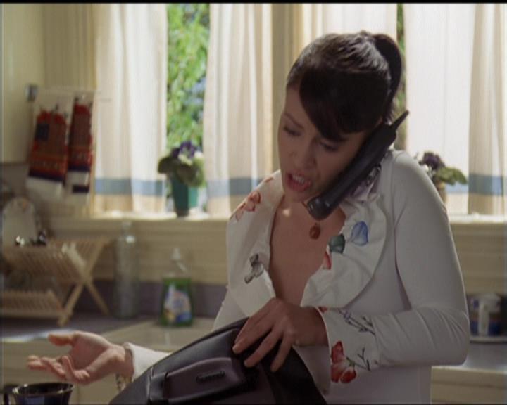 Charmed-Online-dot-511TheImportanceOfBeingPhoebe0032.jpg