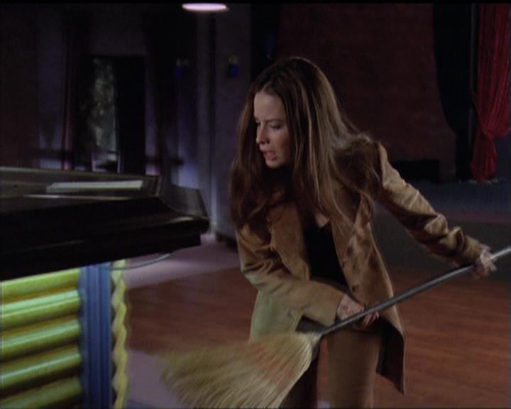 Charmed-Online-dot-511TheImportanceOfBeingPhoebe0562.jpg
