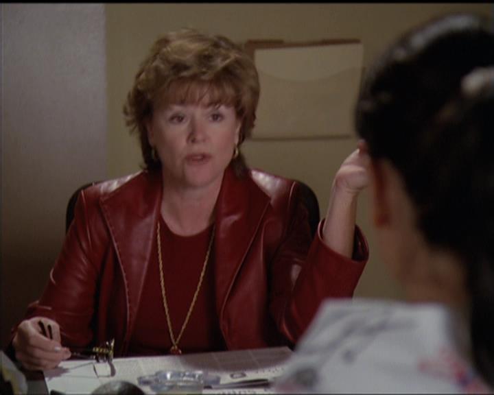 Charmed-Online-dot-511TheImportanceOfBeingPhoebe0690.jpg