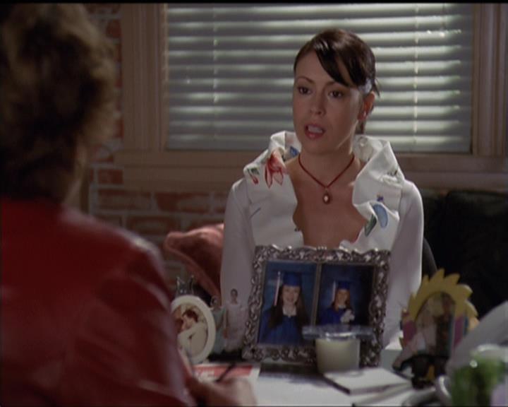 Charmed-Online-dot-511TheImportanceOfBeingPhoebe0694.jpg