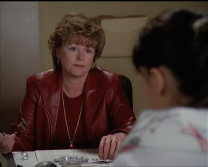 Charmed-Online-dot-511TheImportanceOfBeingPhoebe0749.jpg