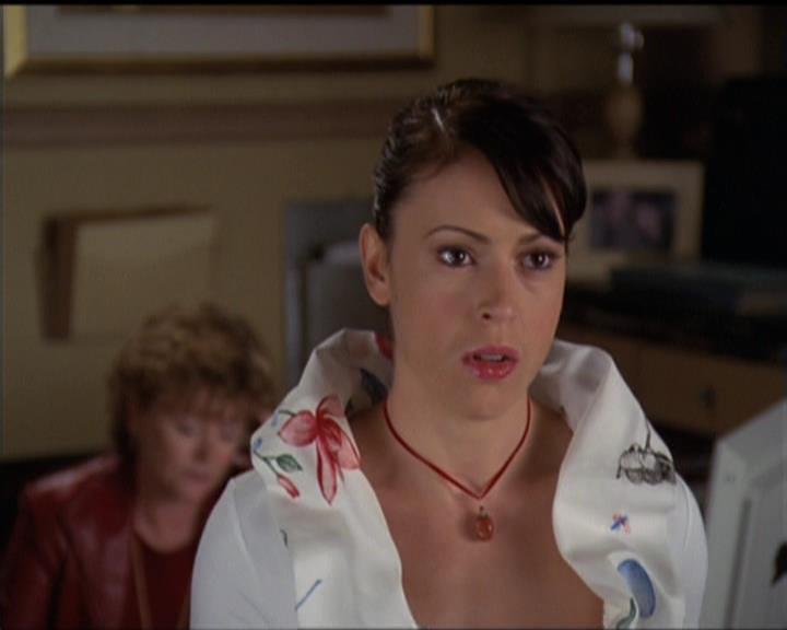 Charmed-Online-dot-511TheImportanceOfBeingPhoebe0754.jpg