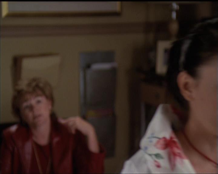 Charmed-Online-dot-511TheImportanceOfBeingPhoebe0756.jpg