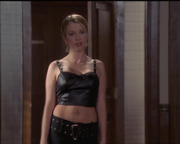 Charmed-Online-dot-511TheImportanceOfBeingPhoebe0932.jpg