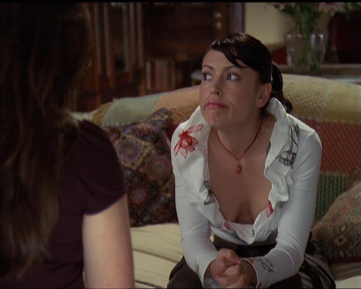 Charmed-Online-dot-511TheImportanceOfBeingPhoebe1551.jpg