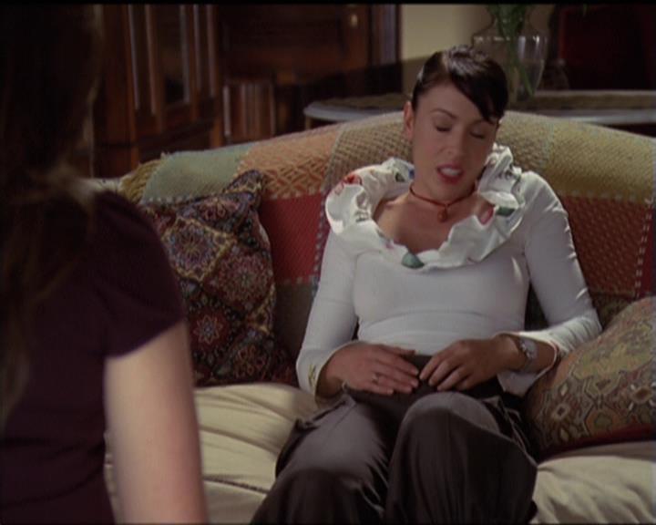 Charmed-Online-dot-511TheImportanceOfBeingPhoebe1582.jpg