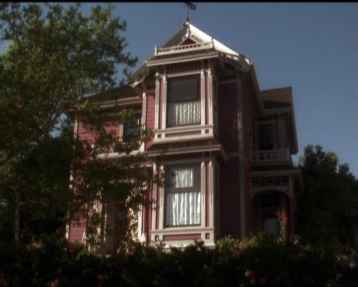 Charmed-Online-dot-511TheImportanceOfBeingPhoebe1725.jpg