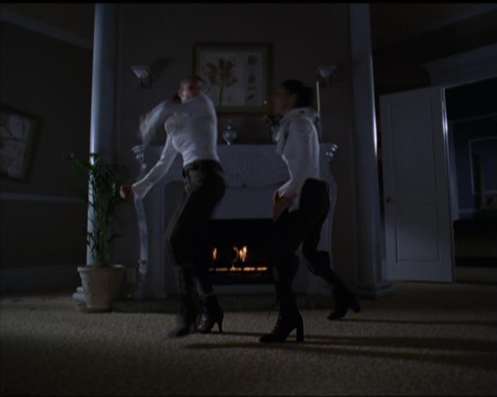 Charmed-Online-dot-511TheImportanceOfBeingPhoebe2052.jpg