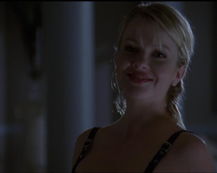 Charmed-Online-dot-511TheImportanceOfBeingPhoebe2086.jpg