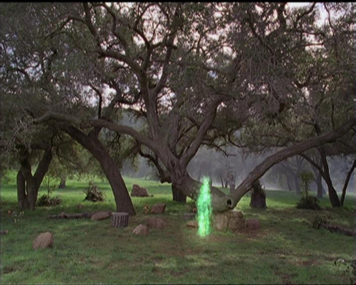 Charmed-Online-dot-517LuckyCharmed0809.jpg Charmed-Online-dot-517LuckyCharmed0809.jpg