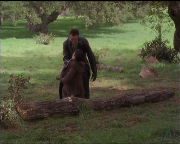 Charmed-Online-dot-517LuckyCharmed0854.jpg Charmed-Online-dot-517LuckyCharmed0854.jpg