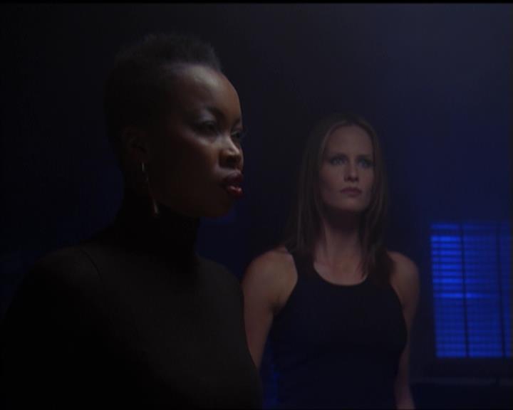 Charmed-Online-dot-517LuckyCharmed1743.jpg Charmed-Online-dot-517LuckyCharmed1743.jpg