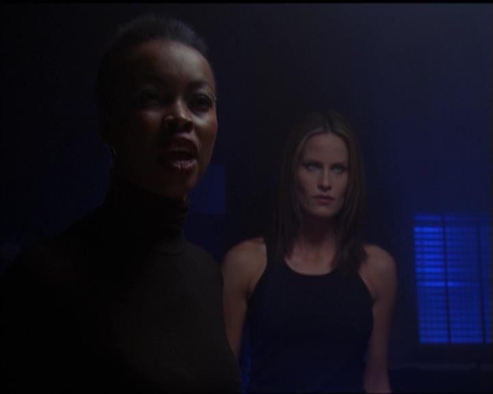 Charmed-Online-dot-517LuckyCharmed1746.jpg Charmed-Online-dot-517LuckyCharmed1746.jpg