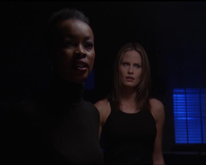 Charmed-Online-dot-517LuckyCharmed1755.jpg Charmed-Online-dot-517LuckyCharmed1755.jpg