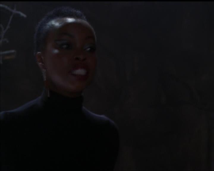 Charmed-Online-dot-517LuckyCharmed1934.jpg Charmed-Online-dot-517LuckyCharmed1934.jpg