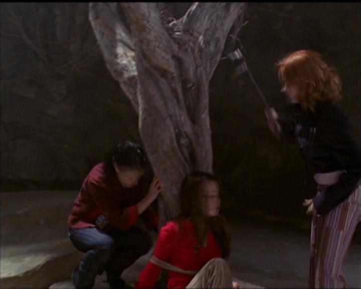 Charmed-Online-dot-517LuckyCharmed2126.jpg