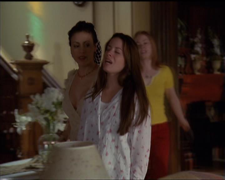 Charmed-Online-dot-518CatHouse0298.jpg Charmed-Online-dot-518CatHouse0298.jpg