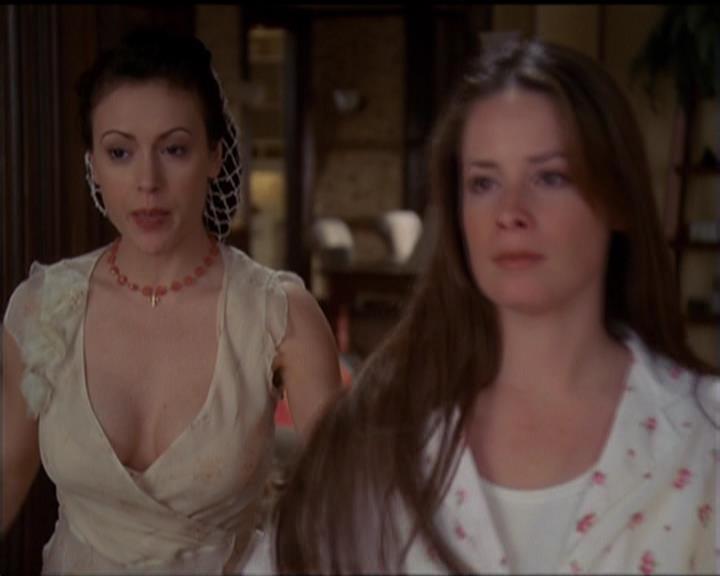 Charmed-Online-dot-518CatHouse0315.jpg