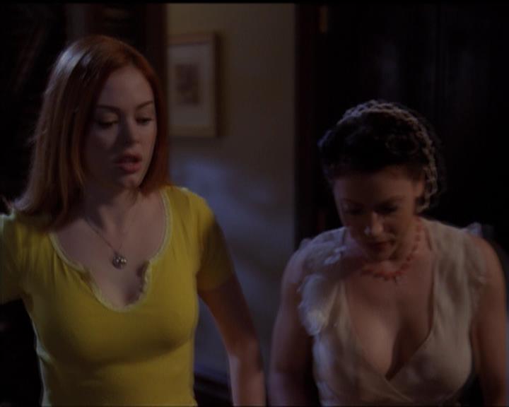 Charmed-Online-dot-518CatHouse1036.jpg
