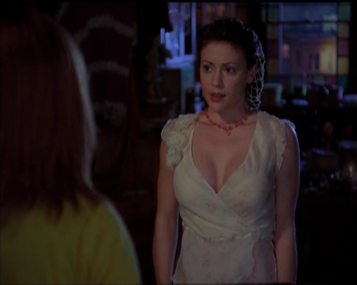 Charmed-Online-dot-518CatHouse1071.jpg