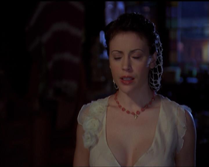 Charmed-Online-dot-518CatHouse1084.jpg