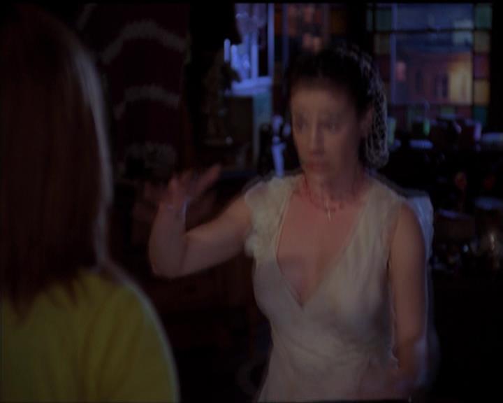 Charmed-Online-dot-518CatHouse1091.jpg