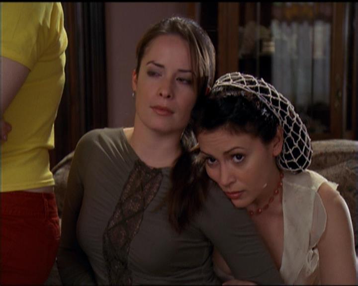 Charmed-Online-dot-518CatHouse2349.jpg