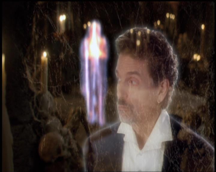 Charmed-Online-dot-net_5x21NecromancingTheStone0555.jpg Charmed-Online-dot-net_5x21NecromancingTheStone0555.jpg