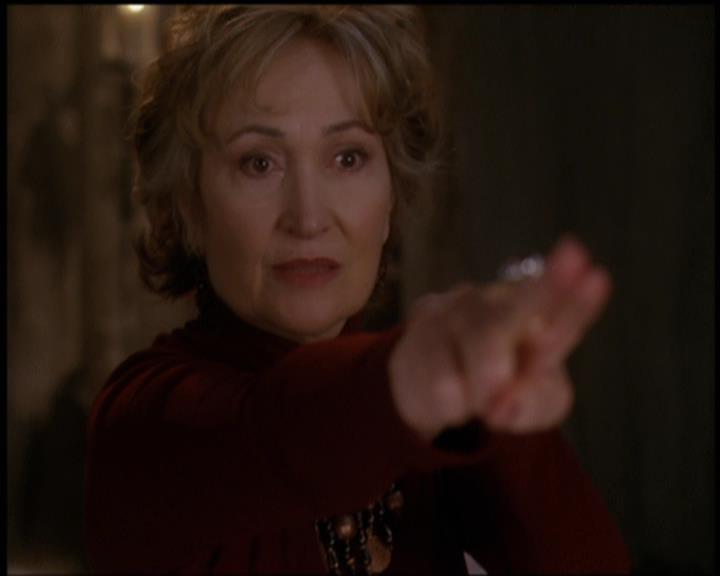 Charmed-Online-dot-net_5x21NecromancingTheStone1094.jpg Charmed-Online-dot-net_5x21NecromancingTheStone1094.jpg