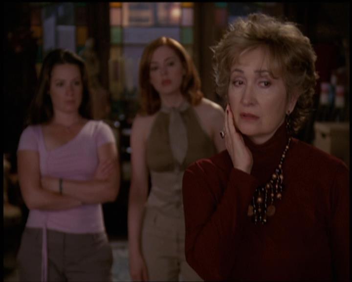 Charmed-Online-dot-net_5x21NecromancingTheStone1977.jpg