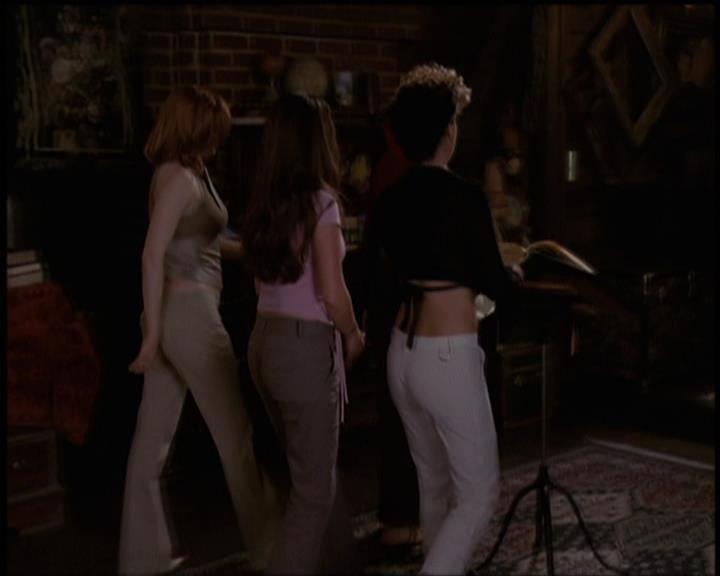 Charmed-Online-dot-net_5x21NecromancingTheStone1988.jpg