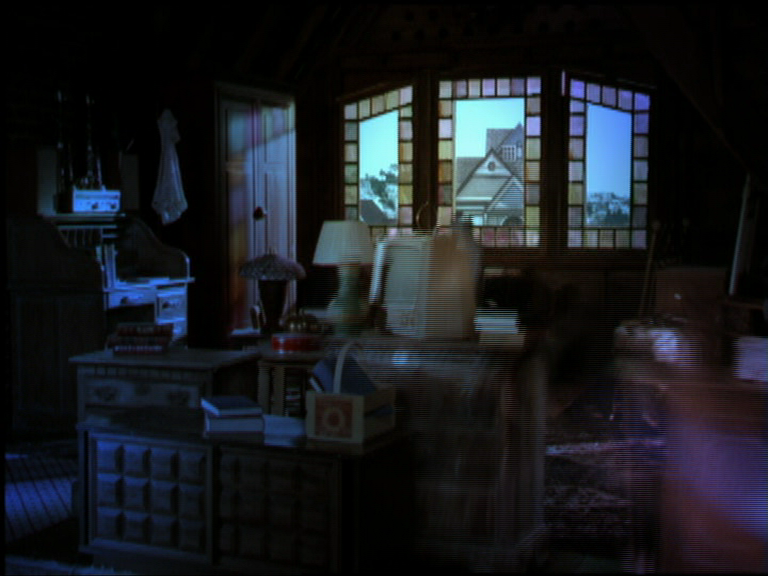 charmed-online_dot_net_OpeningCreditsS5-00032.png